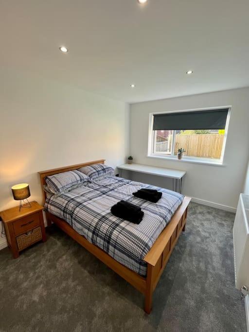 Modern Bungalow In Good Location Aberdulais エクステリア 写真