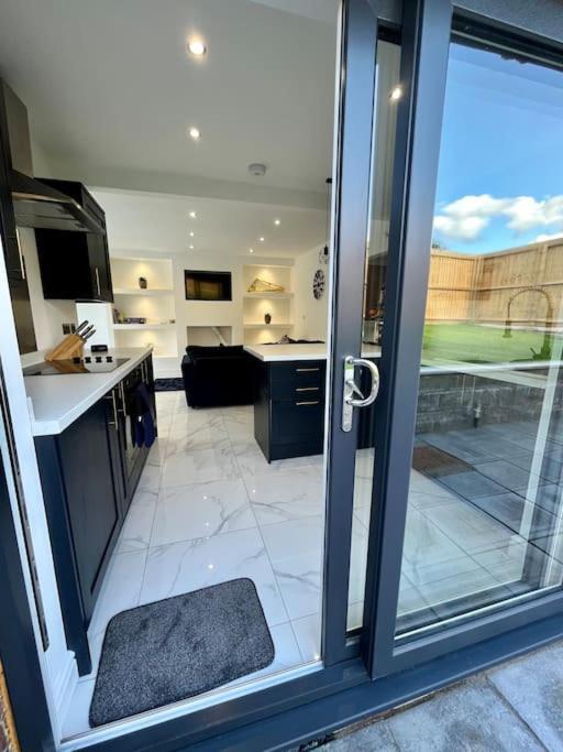 Modern Bungalow In Good Location Aberdulais エクステリア 写真