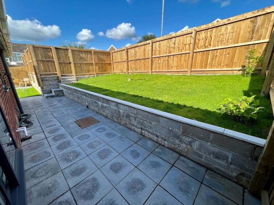 Modern Bungalow In Good Location Aberdulais エクステリア 写真